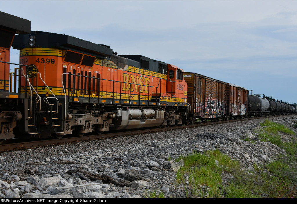 BNSF 4399 Roster shot.